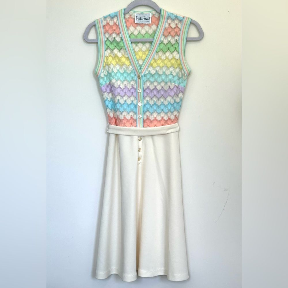 Fabulous 60s-70s Vintage Bleeker St Sleeveless V-Neck Sundress! Fits like an XS